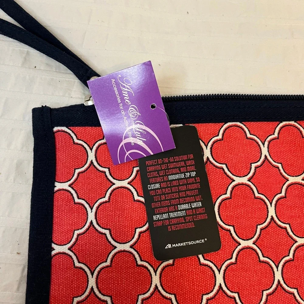 Ame & Lulu Red Quatrefoil Zipper Pouch Wristlet‎ Travel Cosmetic Bag